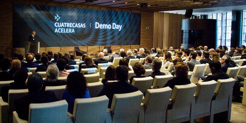 &iquest;Acelerar o no acelerar?: mesa redonda con emprendedores 